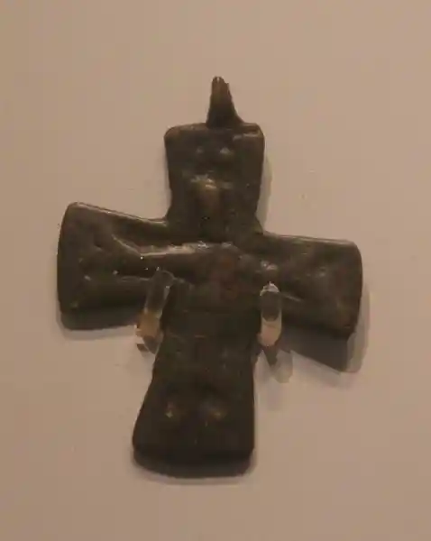 Pendant cross